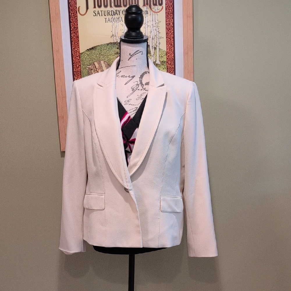 Elegant Cream Women's Blazer